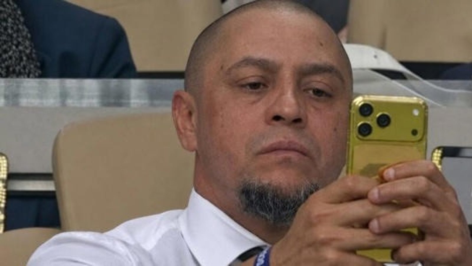 Selon Roberto Carlos, les problèmes financiers seraient liés à des questions avec ses agents et sa famille. Photo : X/Reprodução