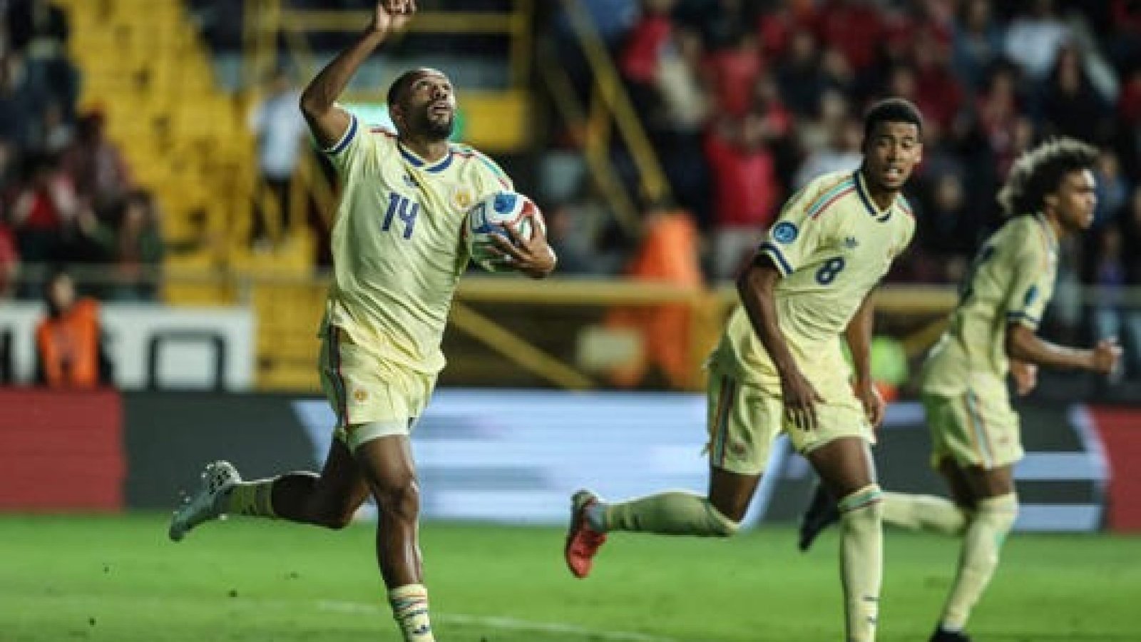 Kenji Gorré a fait trembler les filets à deux reprises en seconde période et a été l'homme clé du début de cette remontée historique caribéenne (Photo : John Duran / AFP)
